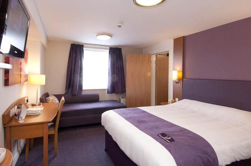 Premier Inn Poole Centre Exterior foto
